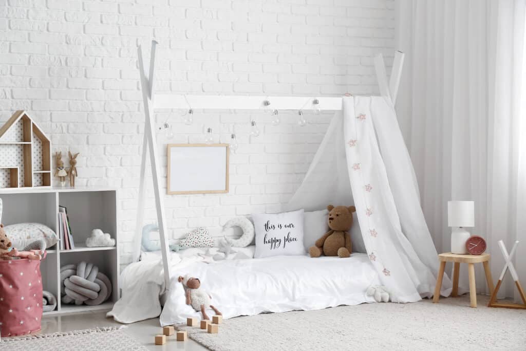 quarto infantil com tijolinho branco