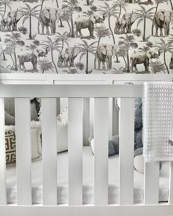 quarto de bebe com papel de parede