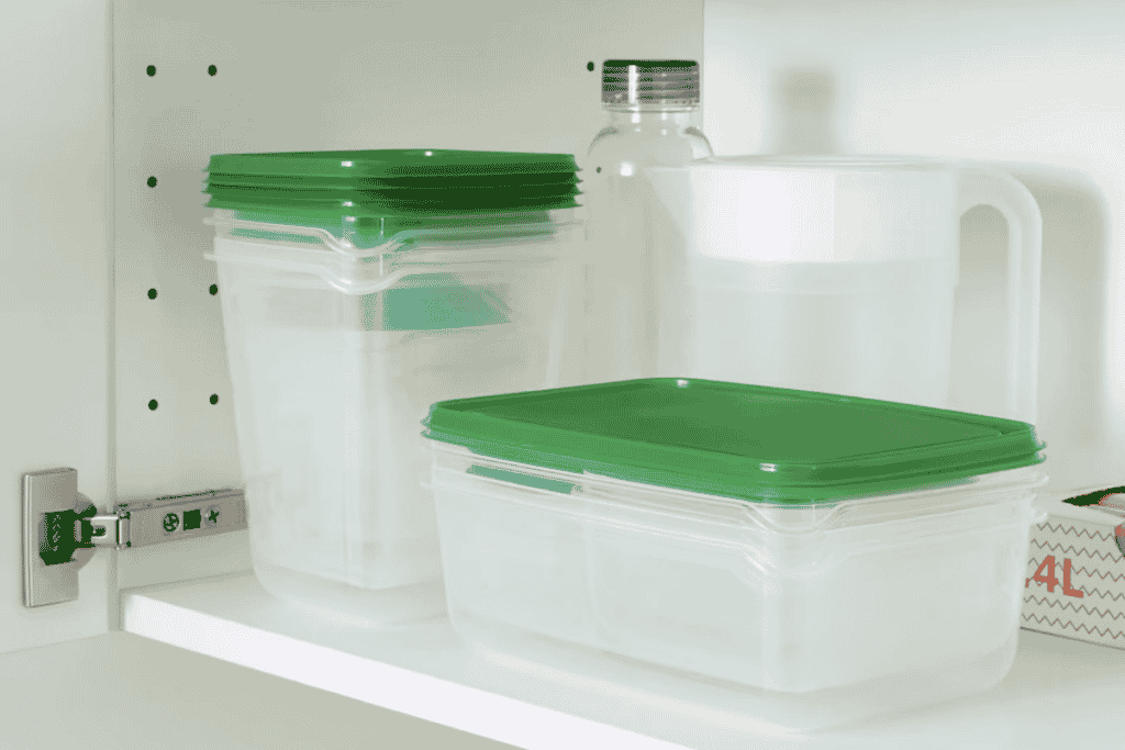 Como organizar os potes no armário