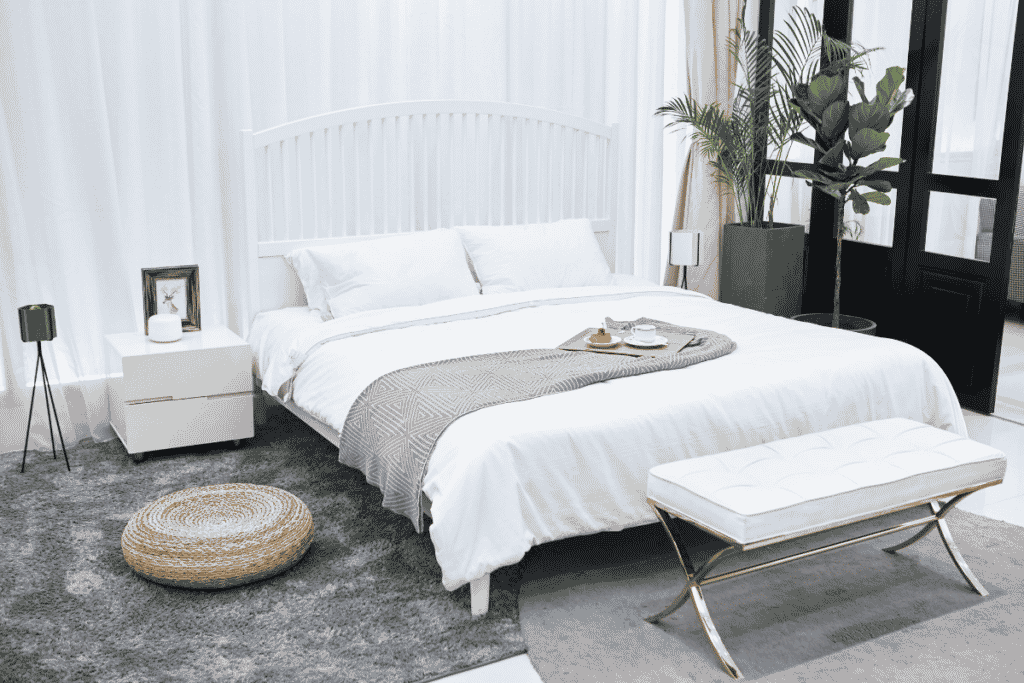 Quartos brancos bem decorados