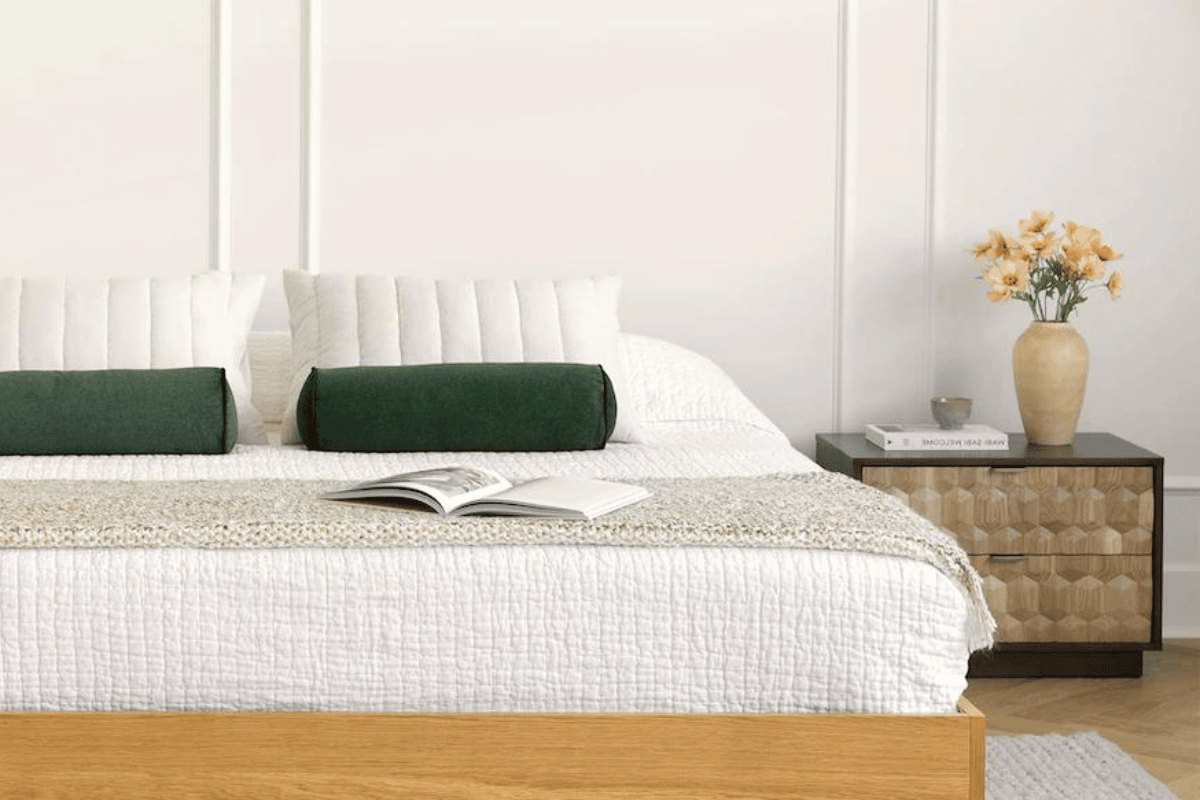 como decorar a mesa de cabeceira