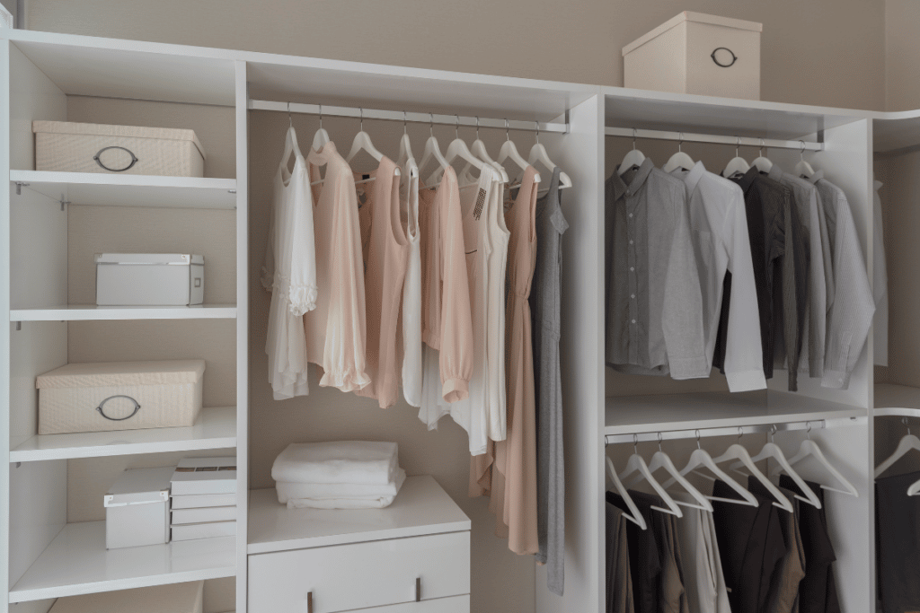 organização de closet feminino