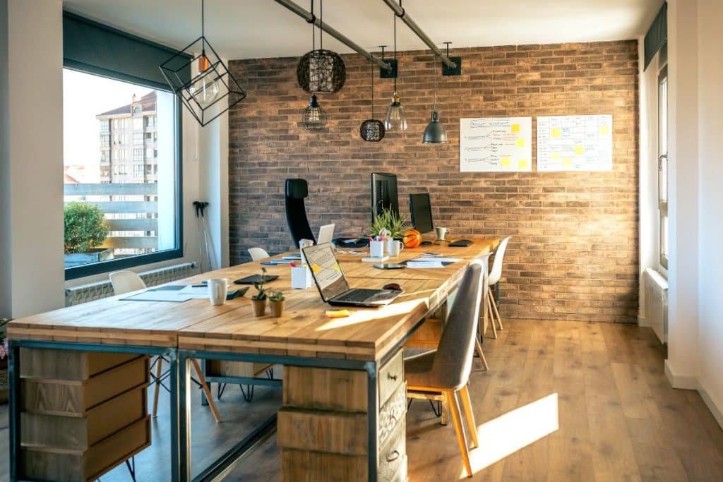 decoração de escritório no estilo industrial