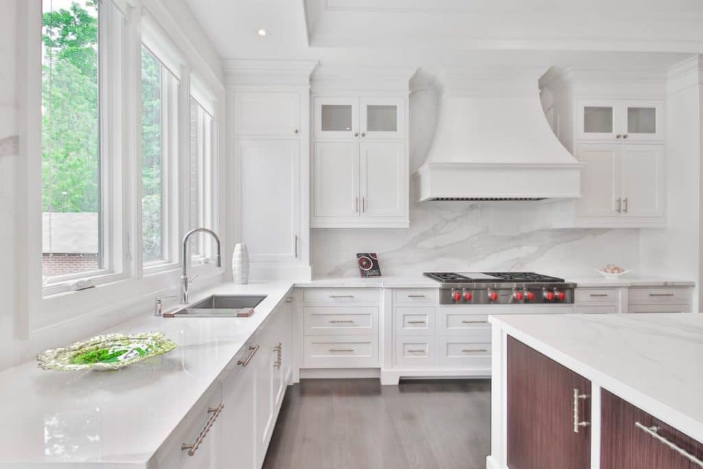 Cozinha clean e minimalista