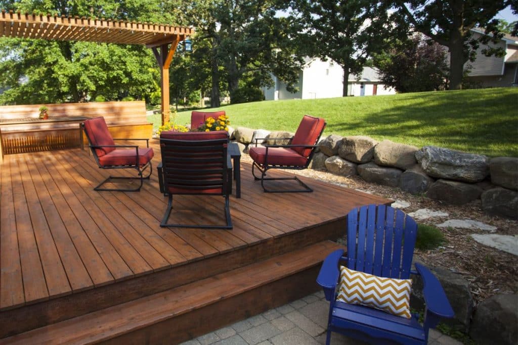 deck de madeira em casa