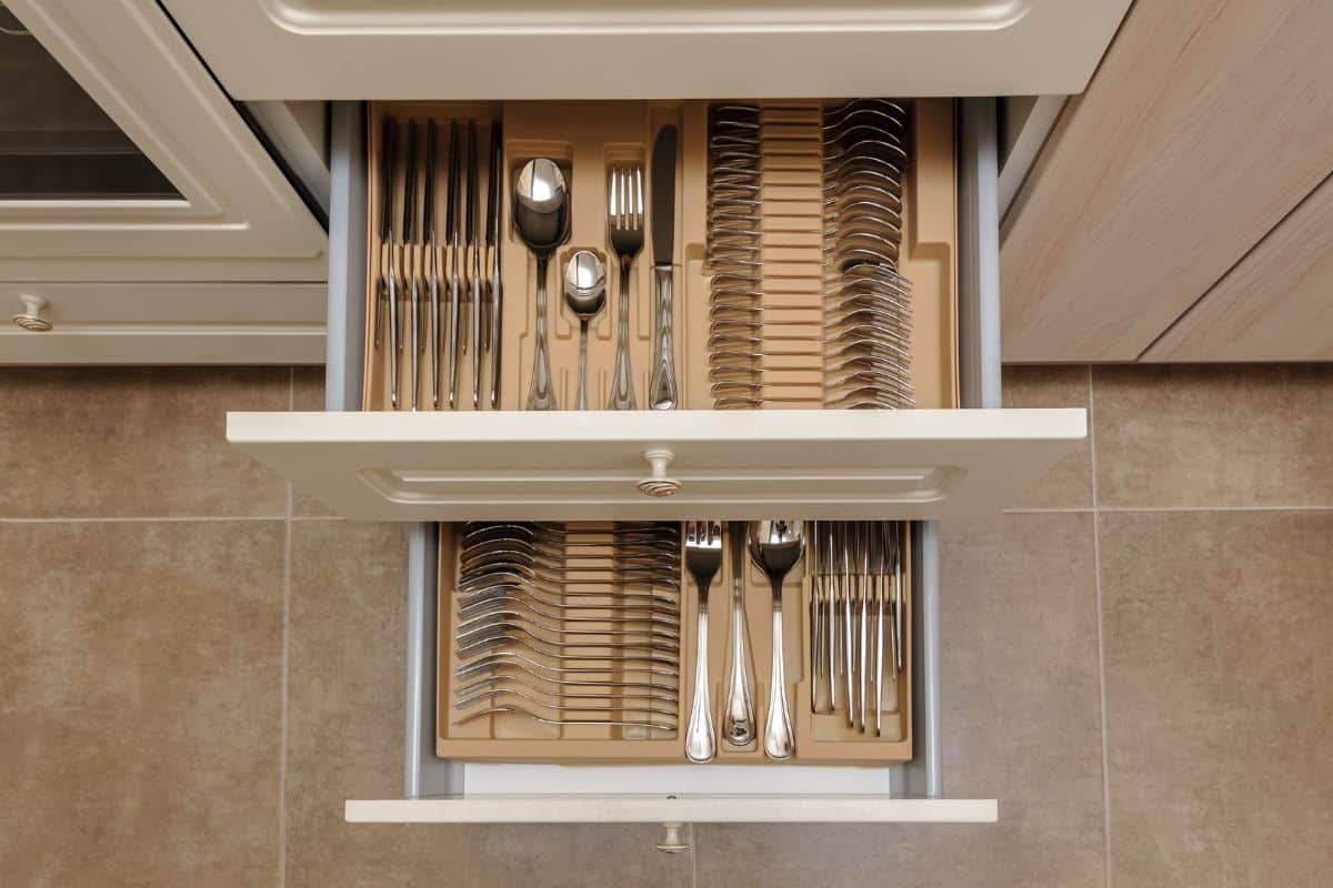 Organização nas gavetas da cozinha