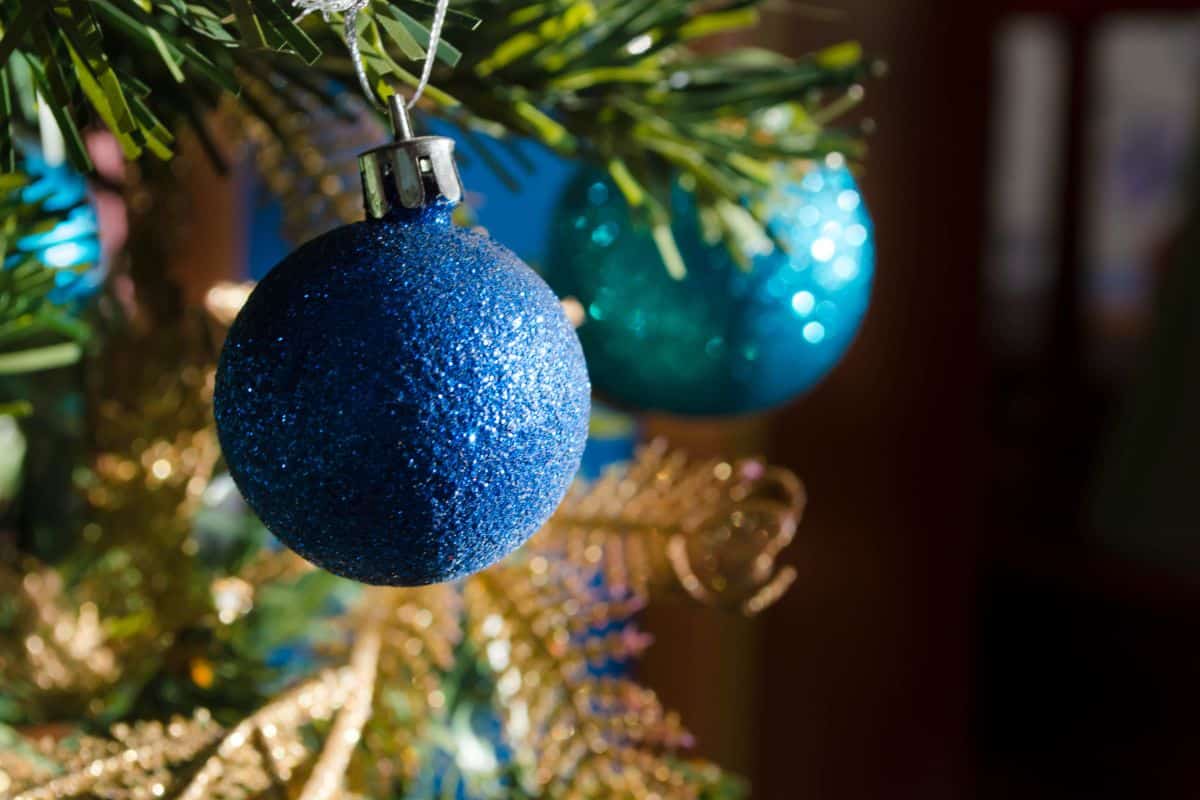 Árvore de Natal com decoração azul: como fazer? Descubra dicas