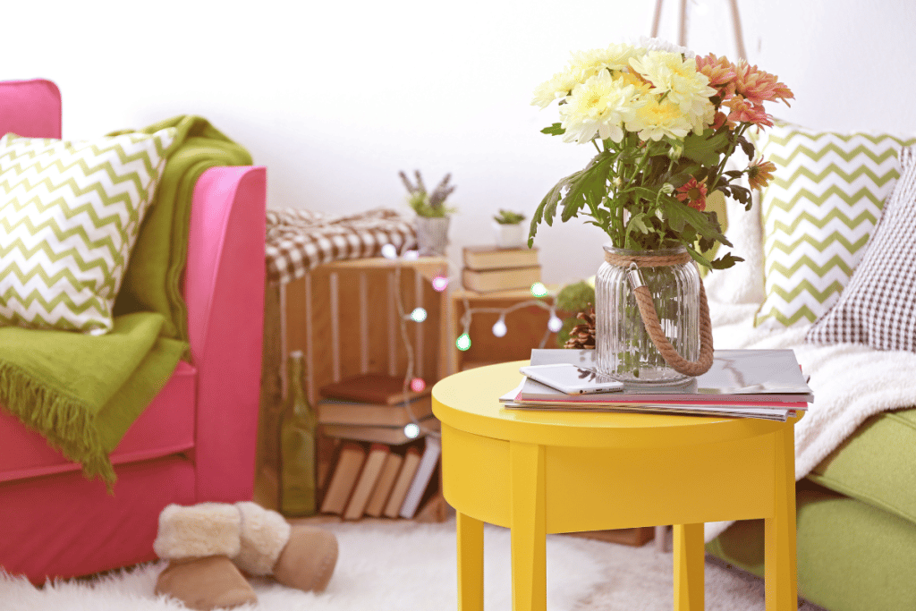 decoração minimalista ou colorida