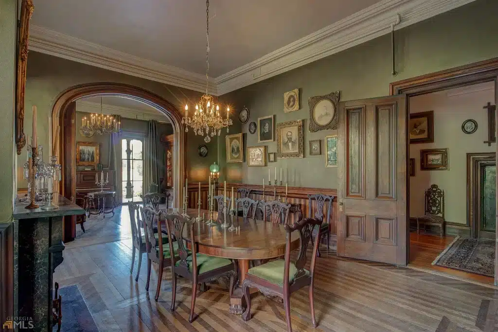 sala de jantar sombria