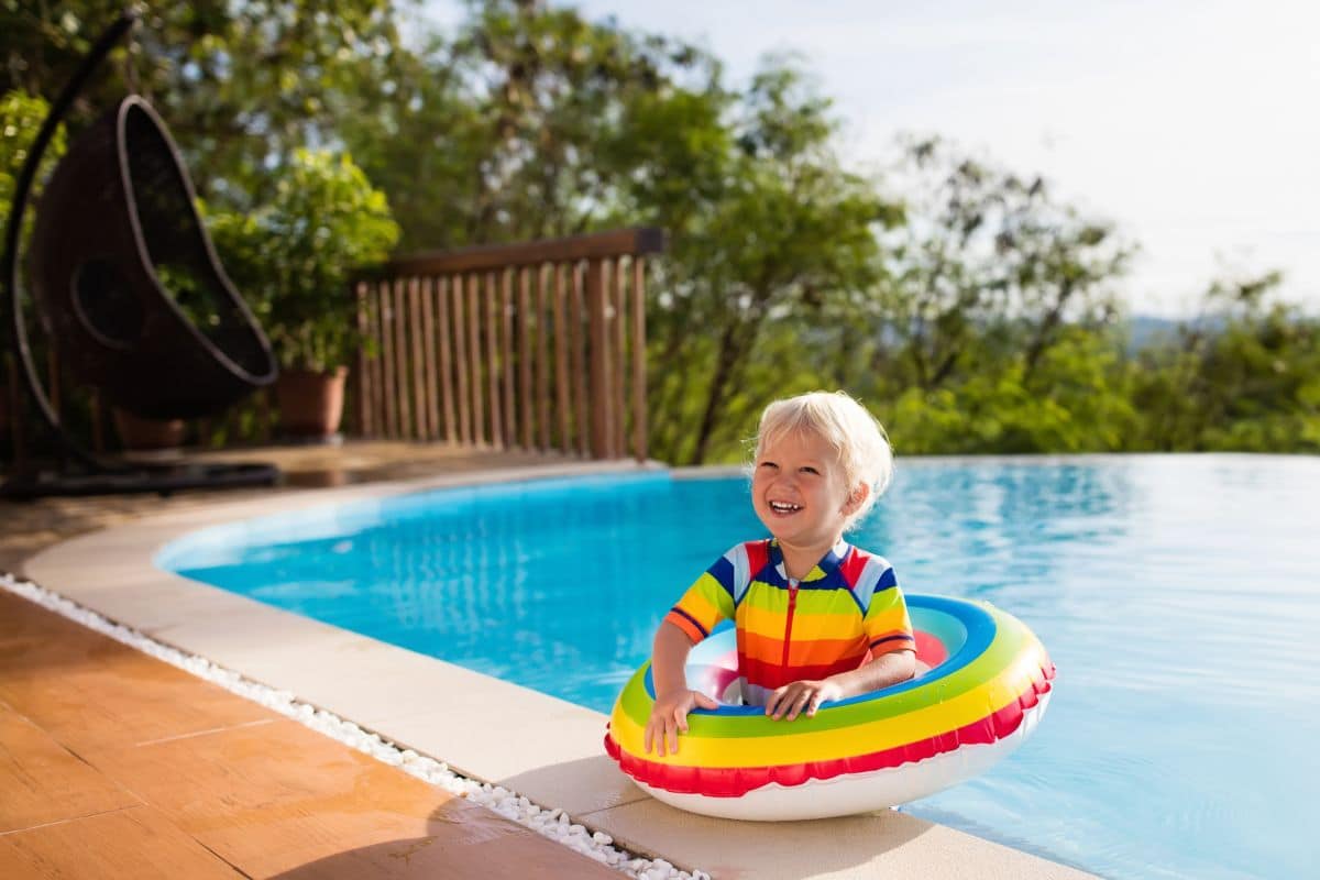 segurança para piscina em casa