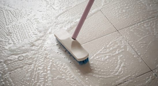 como limpar piso externo