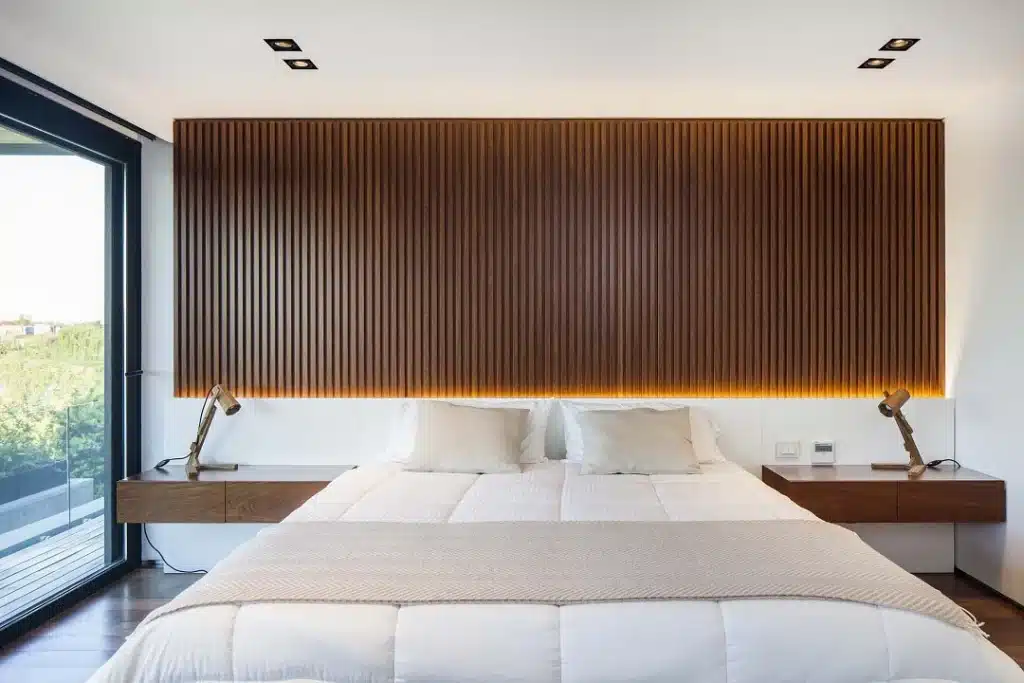 quarto com madeira ripada