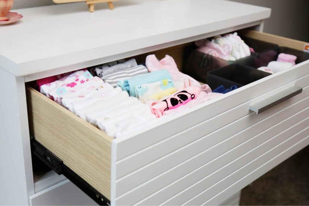 Como organizar cômoda de bebê