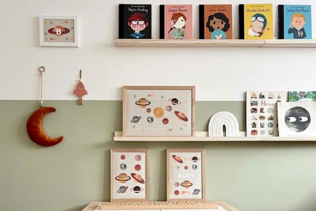 Ideias de prateleiras para quarto infantil