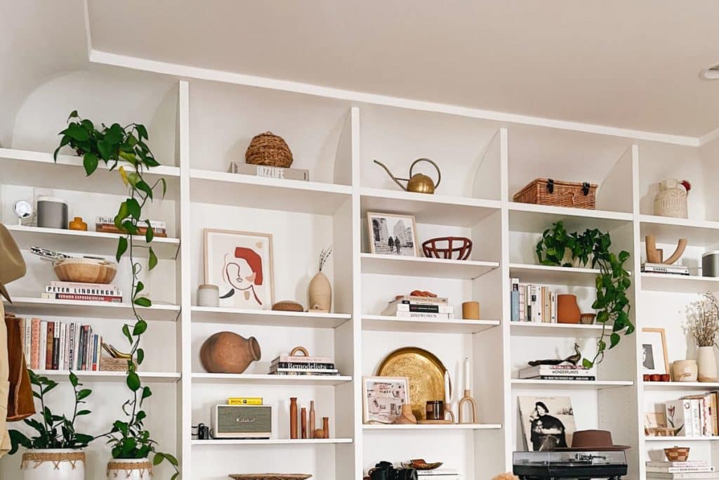 ideias para decorar prateleiras e estantes