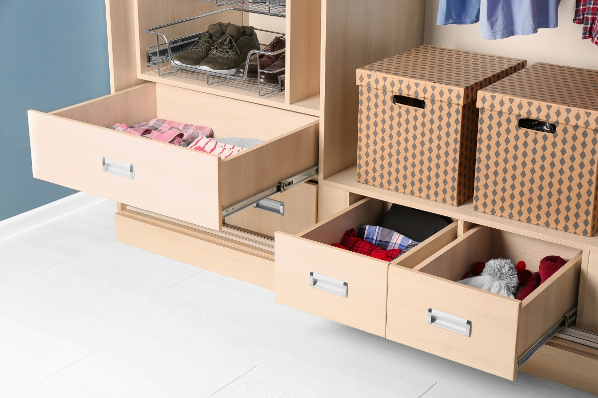 organização para guarda-roupa pequeno