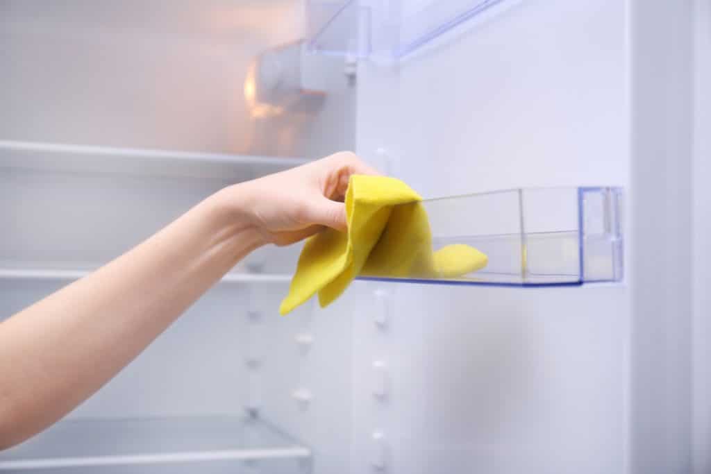 como manter a geladeira sempre limpa