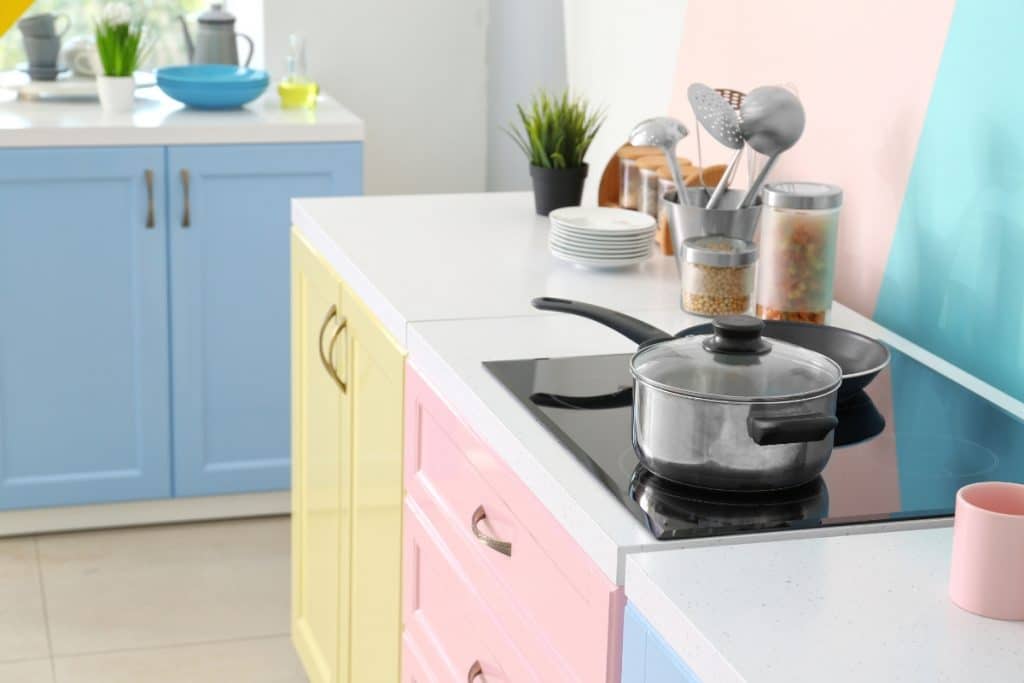 que cor de cozinha está na moda?