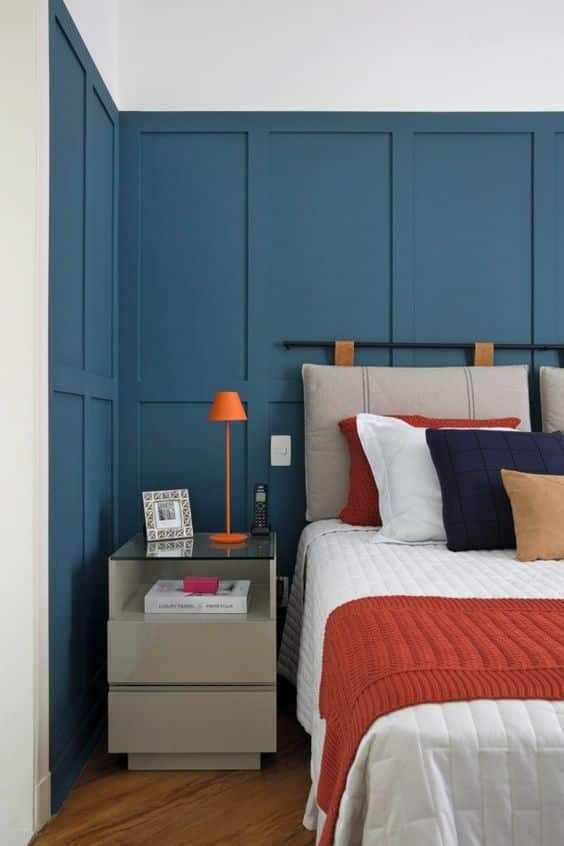 quarto com parede azul