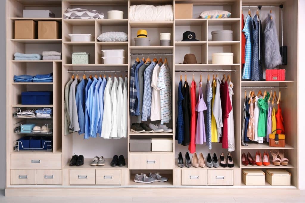 Organizar o guarda-roupa