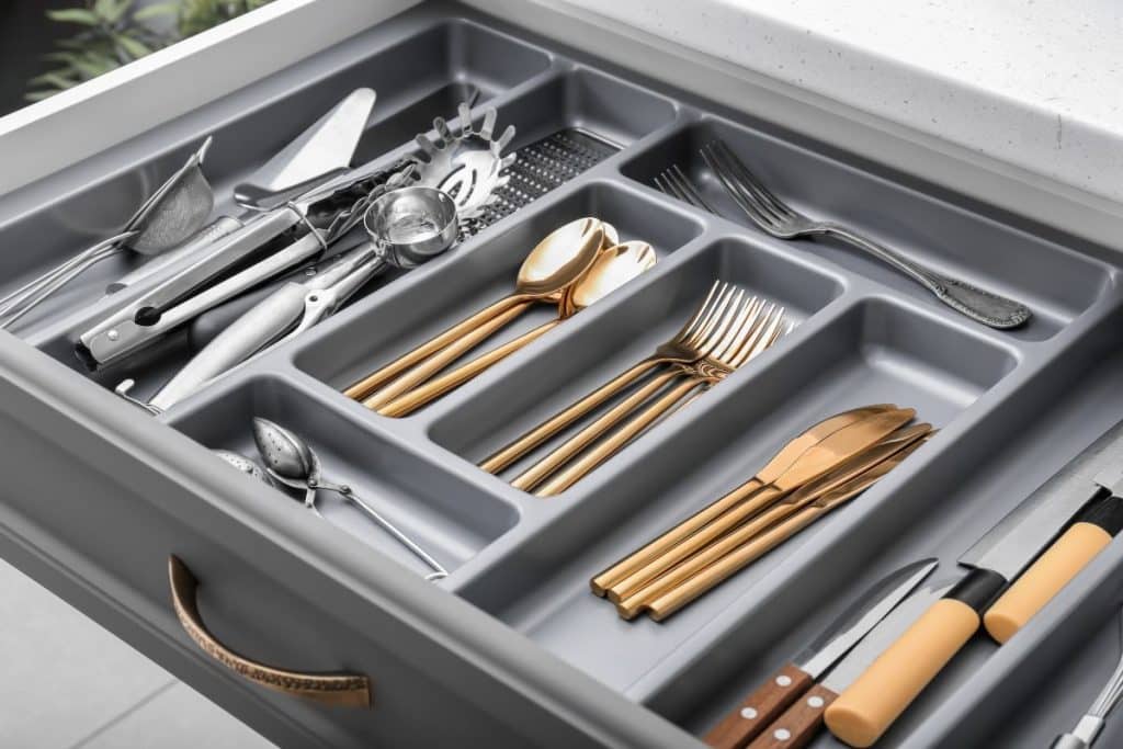 gaveta com divisoria na cozinha