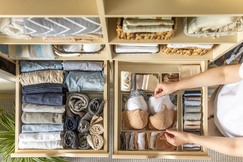 5 dicas simples e práticas para organizar o guarda-roupa