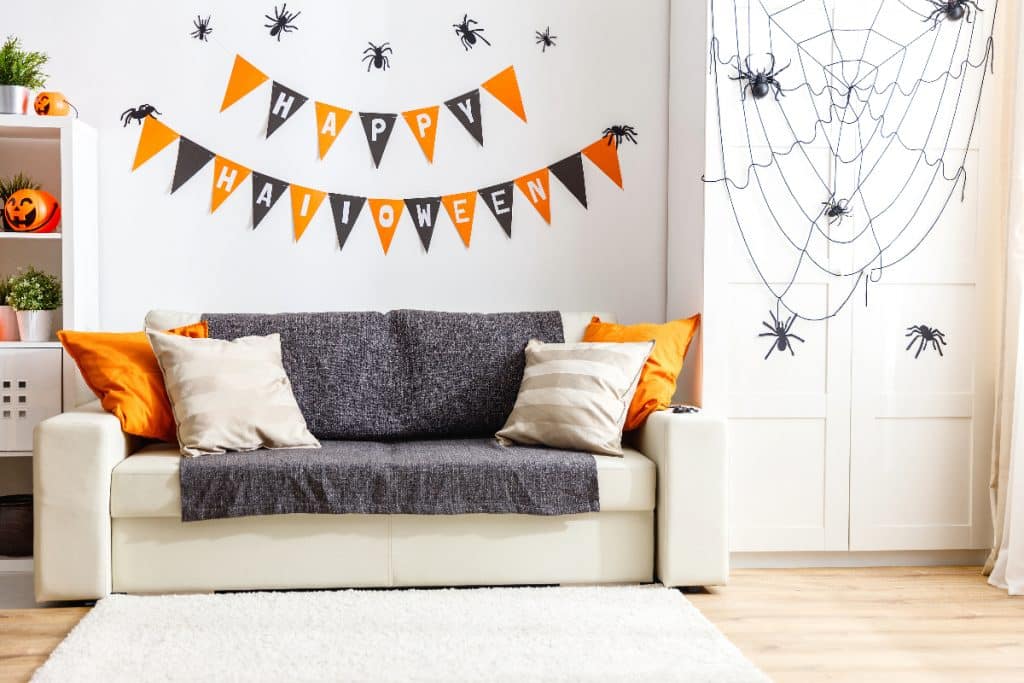 Decoração de Halloween na sala