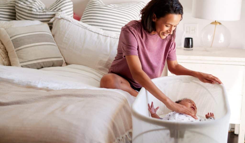 Berço acoplado à cama de casal