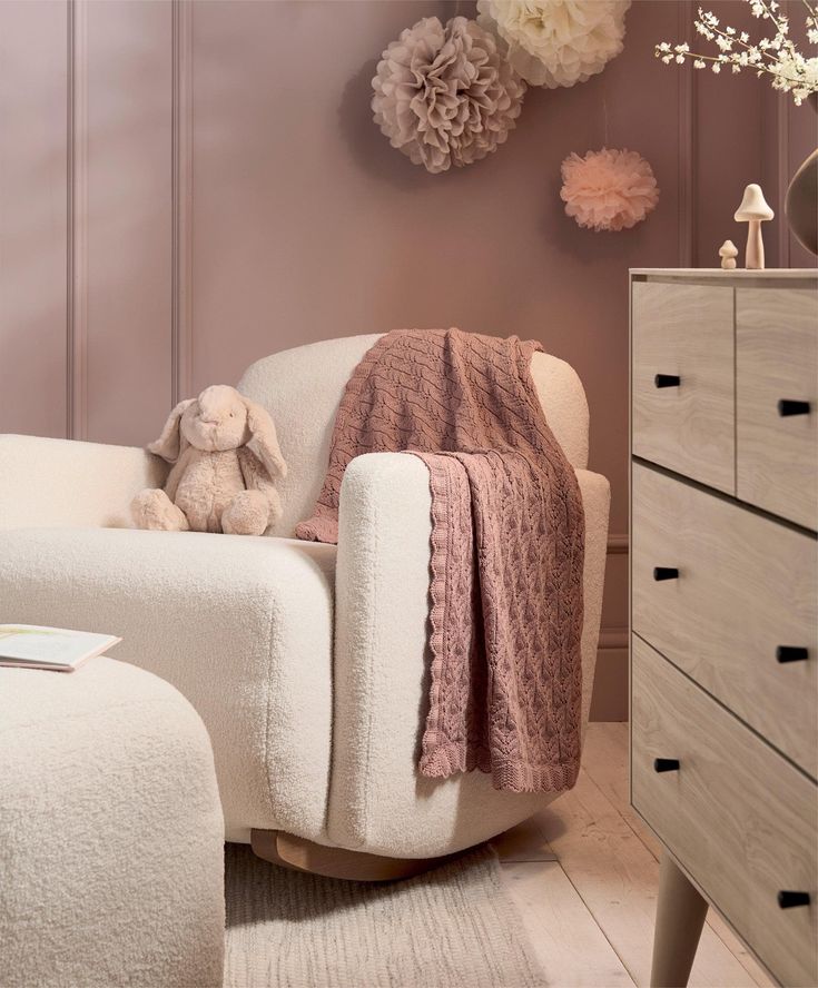poltrona para quarto de bebe