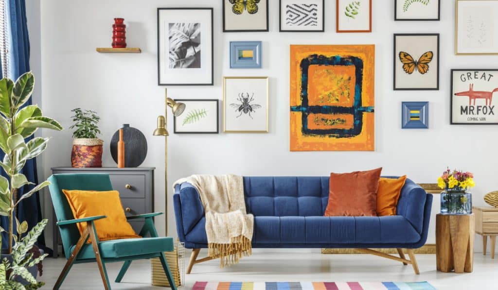 quadros neutros na decoração colorida
