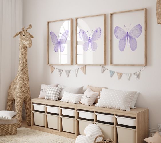 quadros lilas na decoracao do quarto infantil