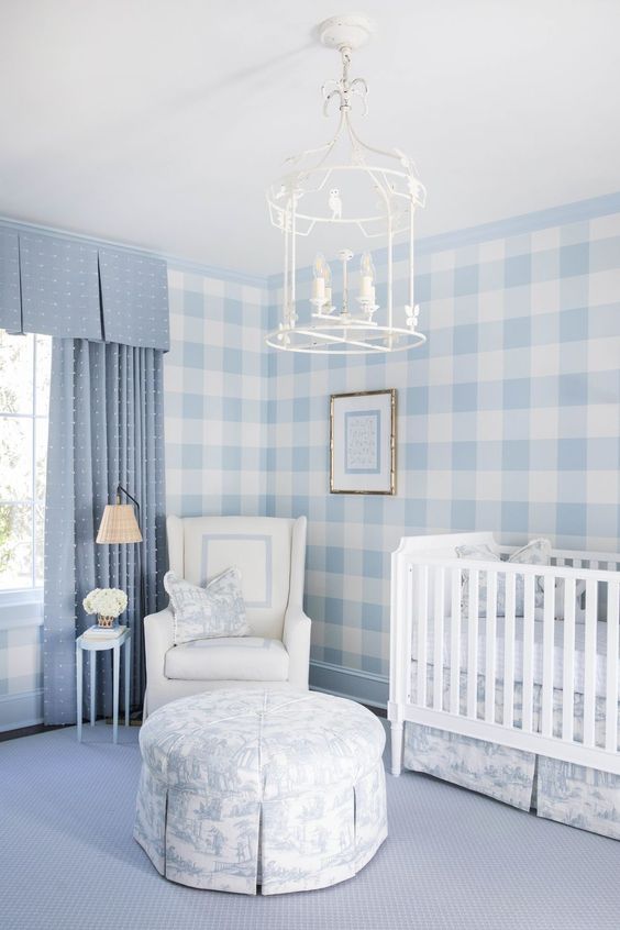 azul pastel no quarto de bebe feminino